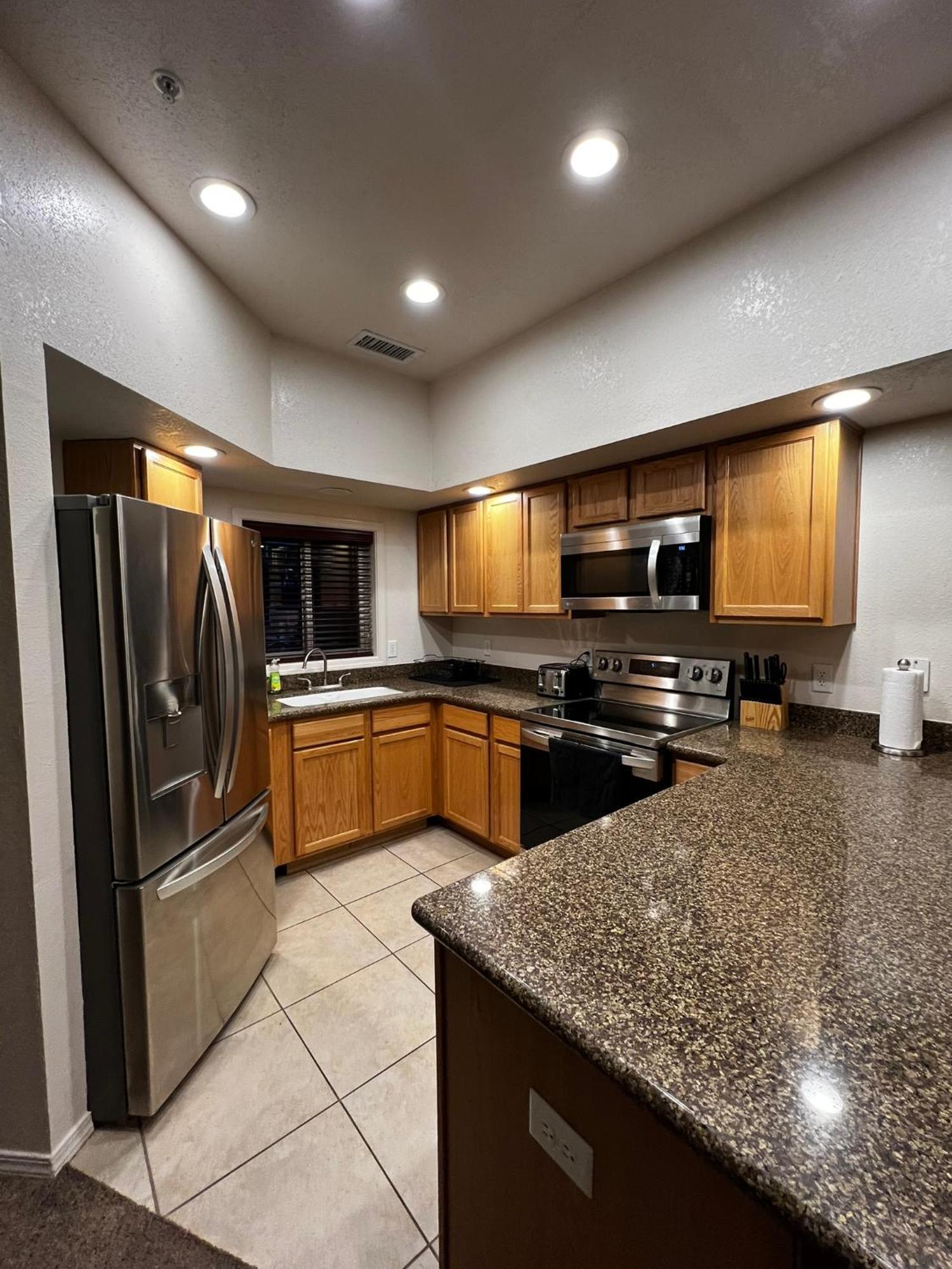 Canyon Plaza Premier Studio And Apartments Тусаян Экстерьер фото