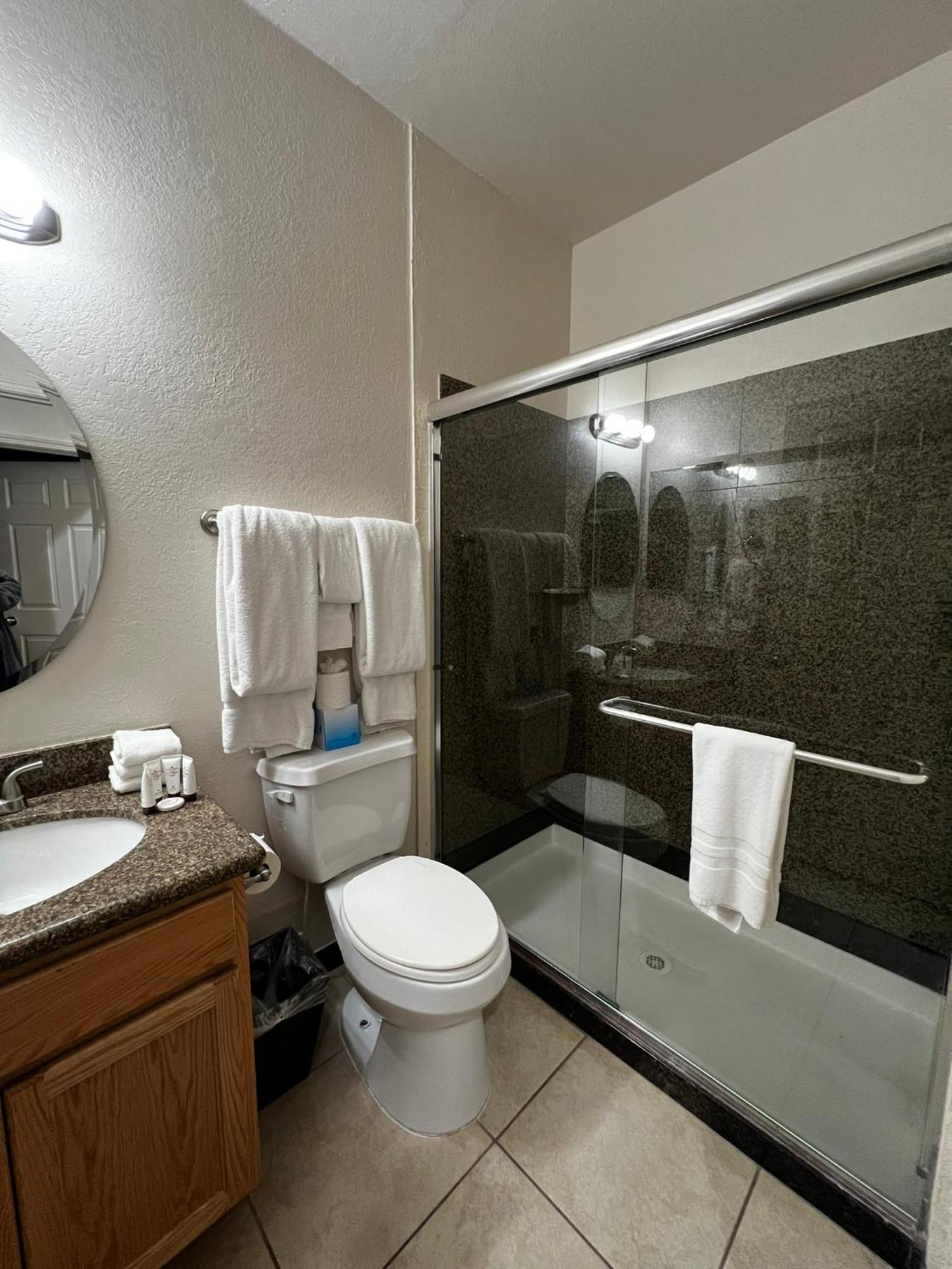 Canyon Plaza Premier Studio And Apartments Тусаян Экстерьер фото